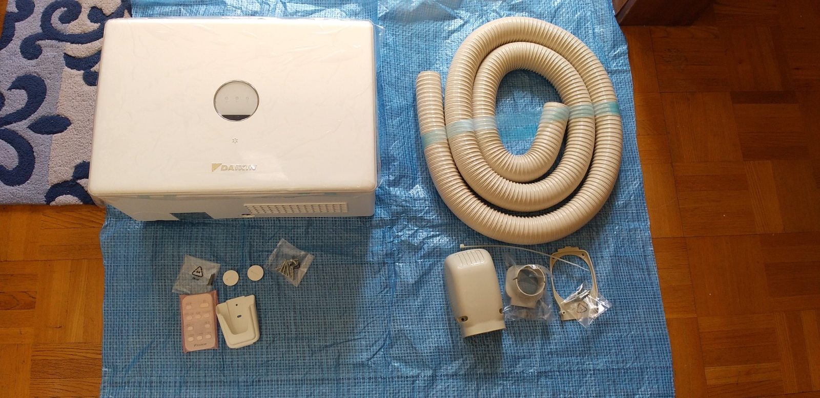 水捨てのいらない除湿器「カライエ」（の変則的施工） | YCS｜民泊